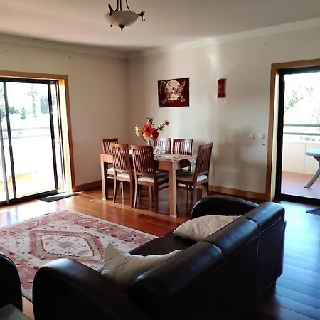 2 Bedroom Floor In *