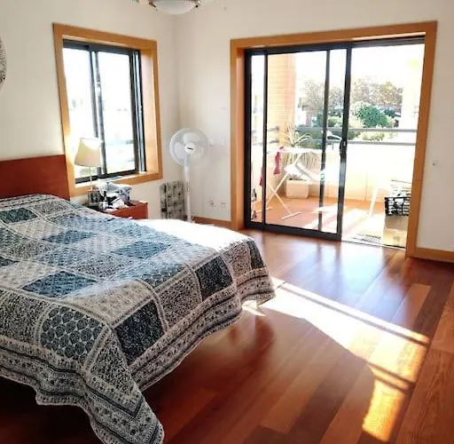 2 Bedroom Floor In * Albufeira