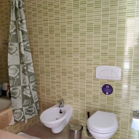 2 Bedroom Floor In Apartment