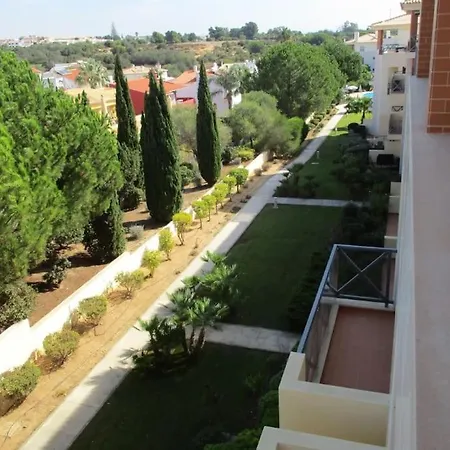 2 Bedroom Floor In Apartment *