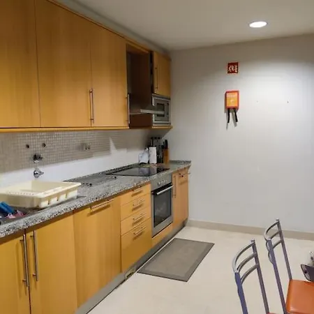 2 Bedroom Floor In Apartment *